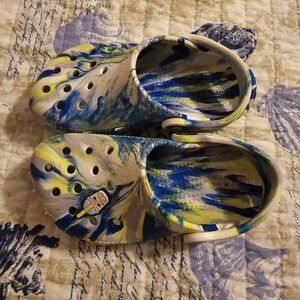 Little girls Crocs. Worn a few times,  in ver good condition.